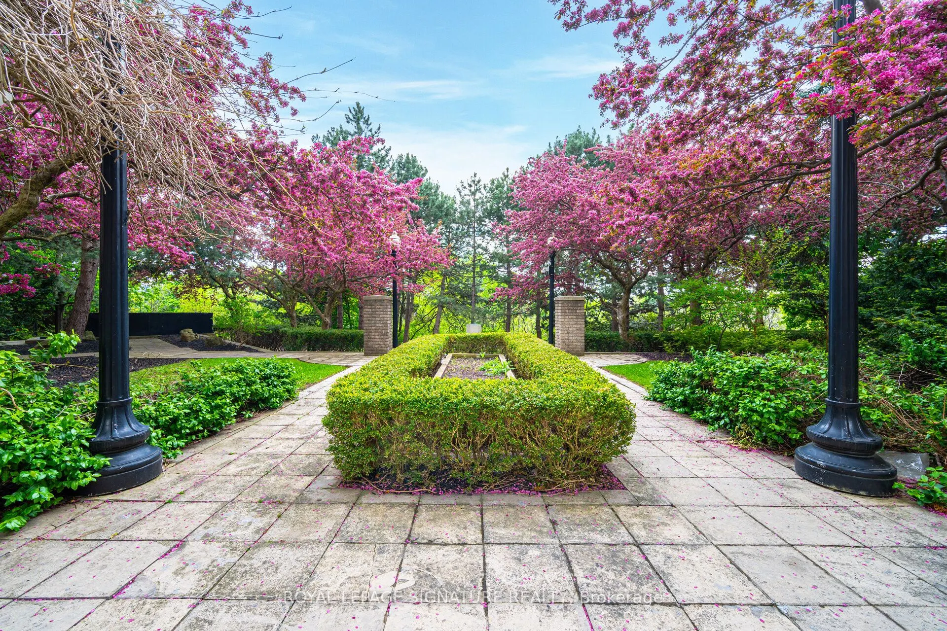 55 Kingsbridge Garden Circle, #1501
