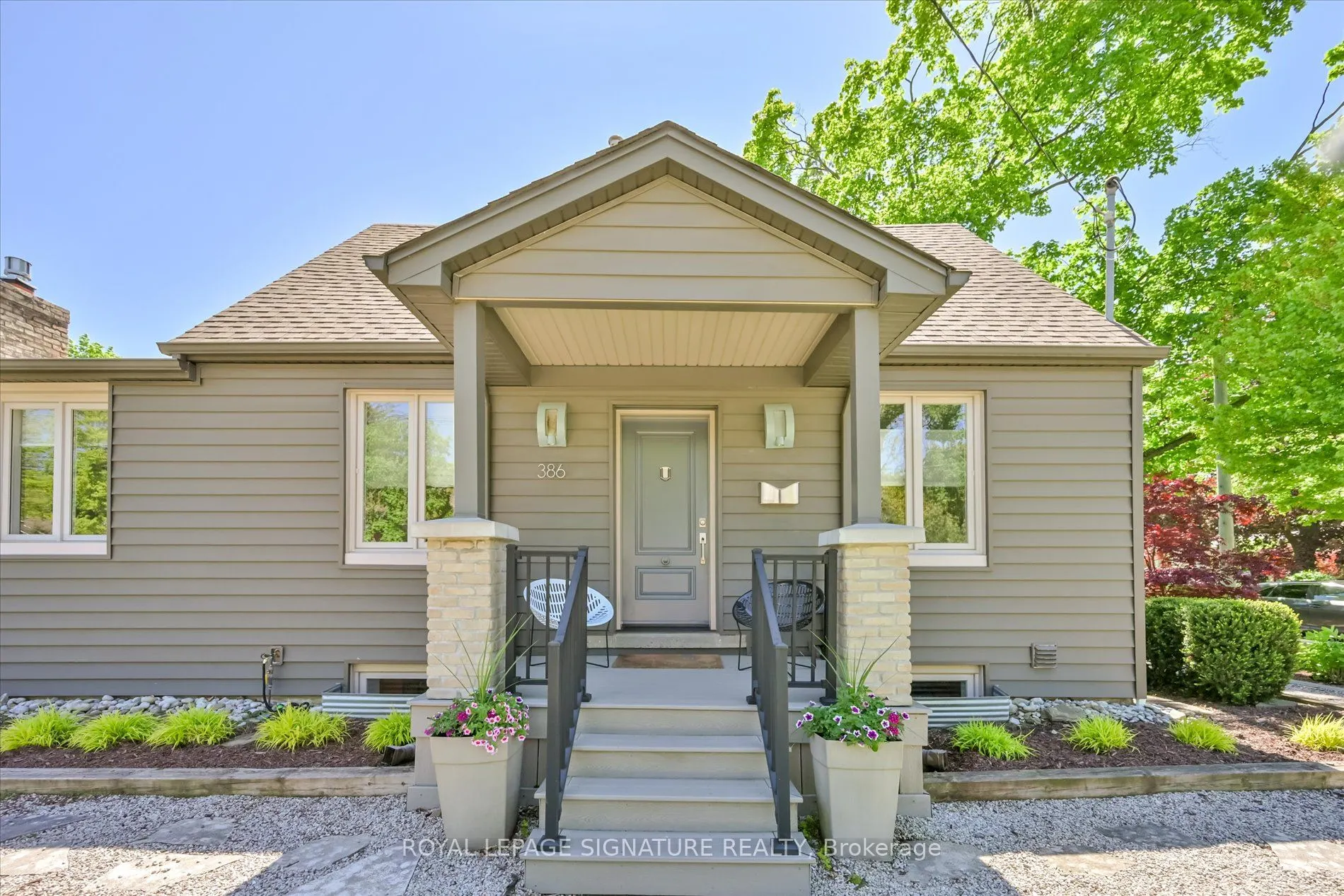 386 Allan Street