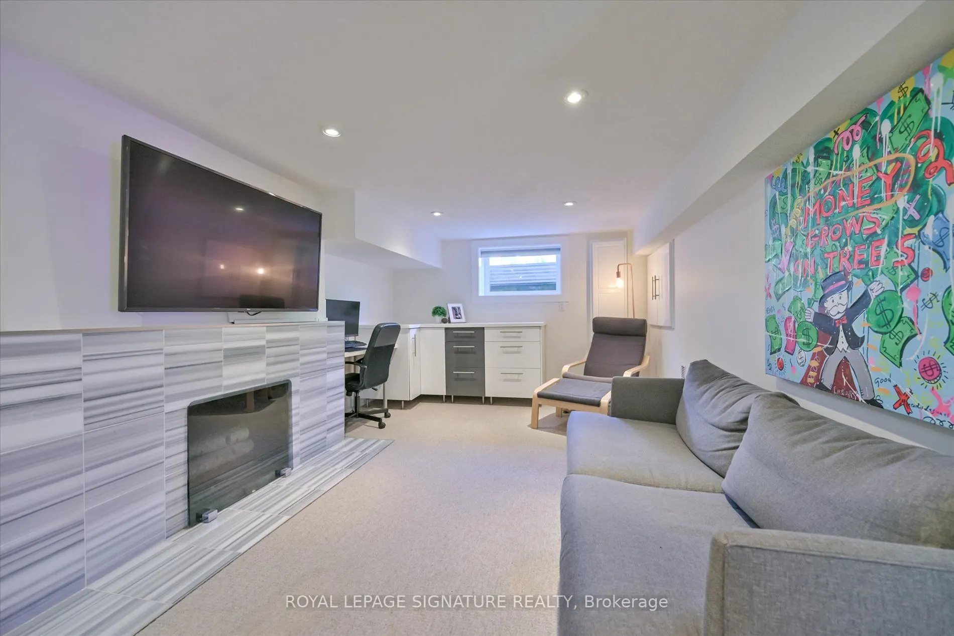 386 Allan Street