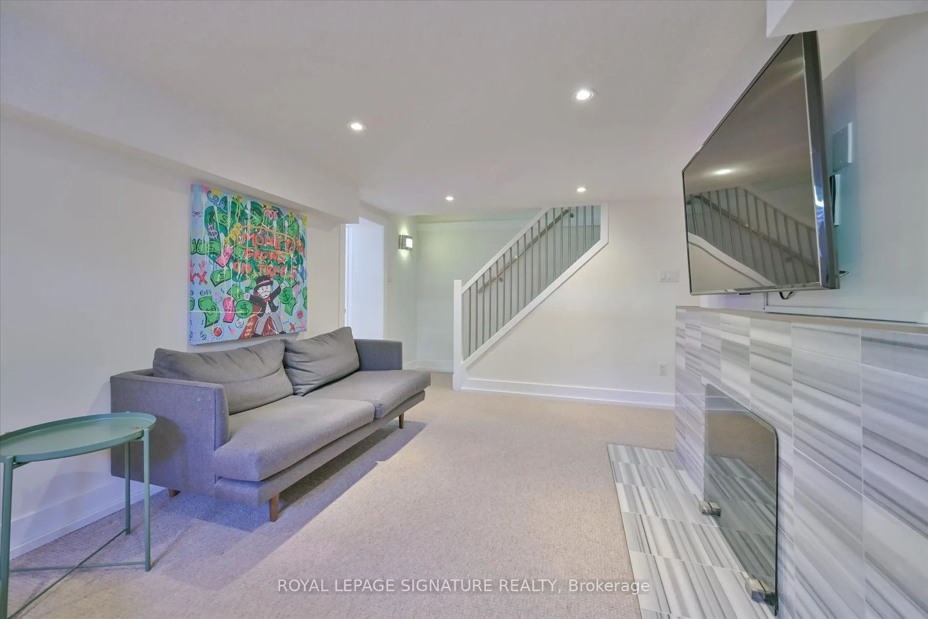 386 Allan Street