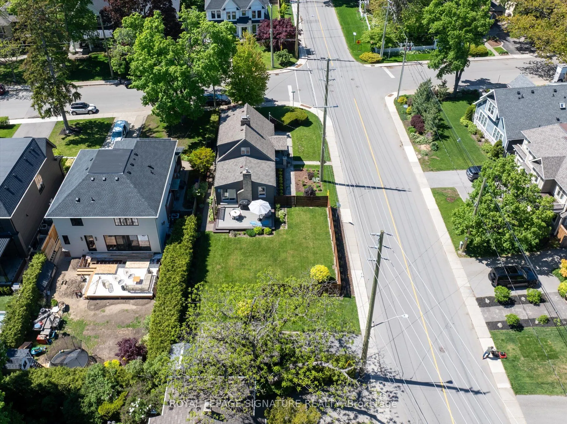 386 Allan Street