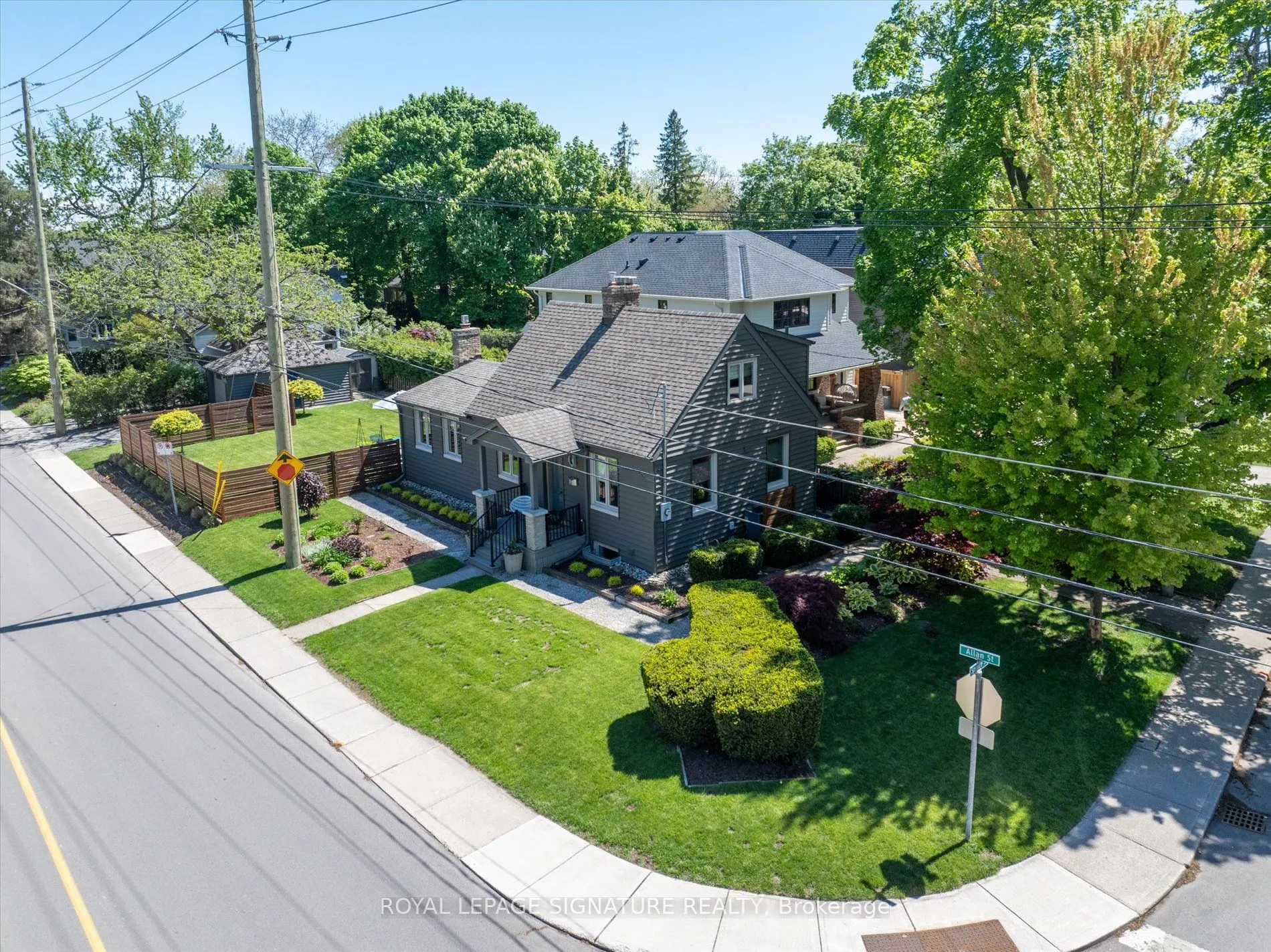 386 Allan Street
