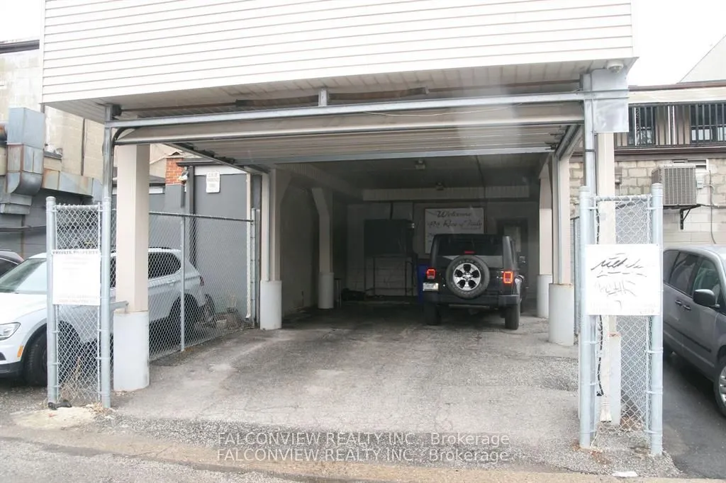 2989 Bloor Street W