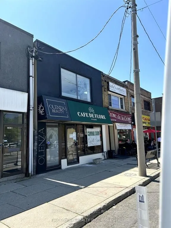 2989 Bloor Street W
