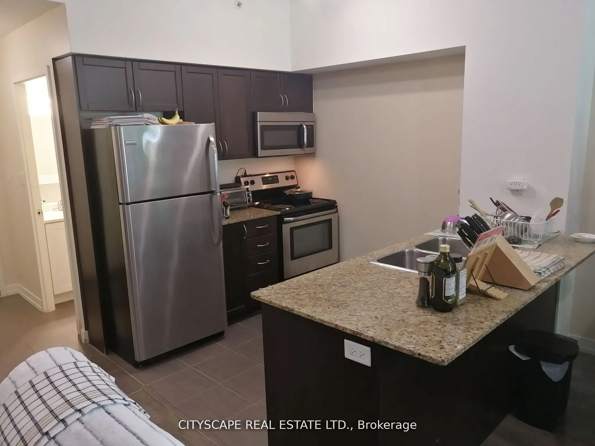 816 Lansdowne Avenue, #103