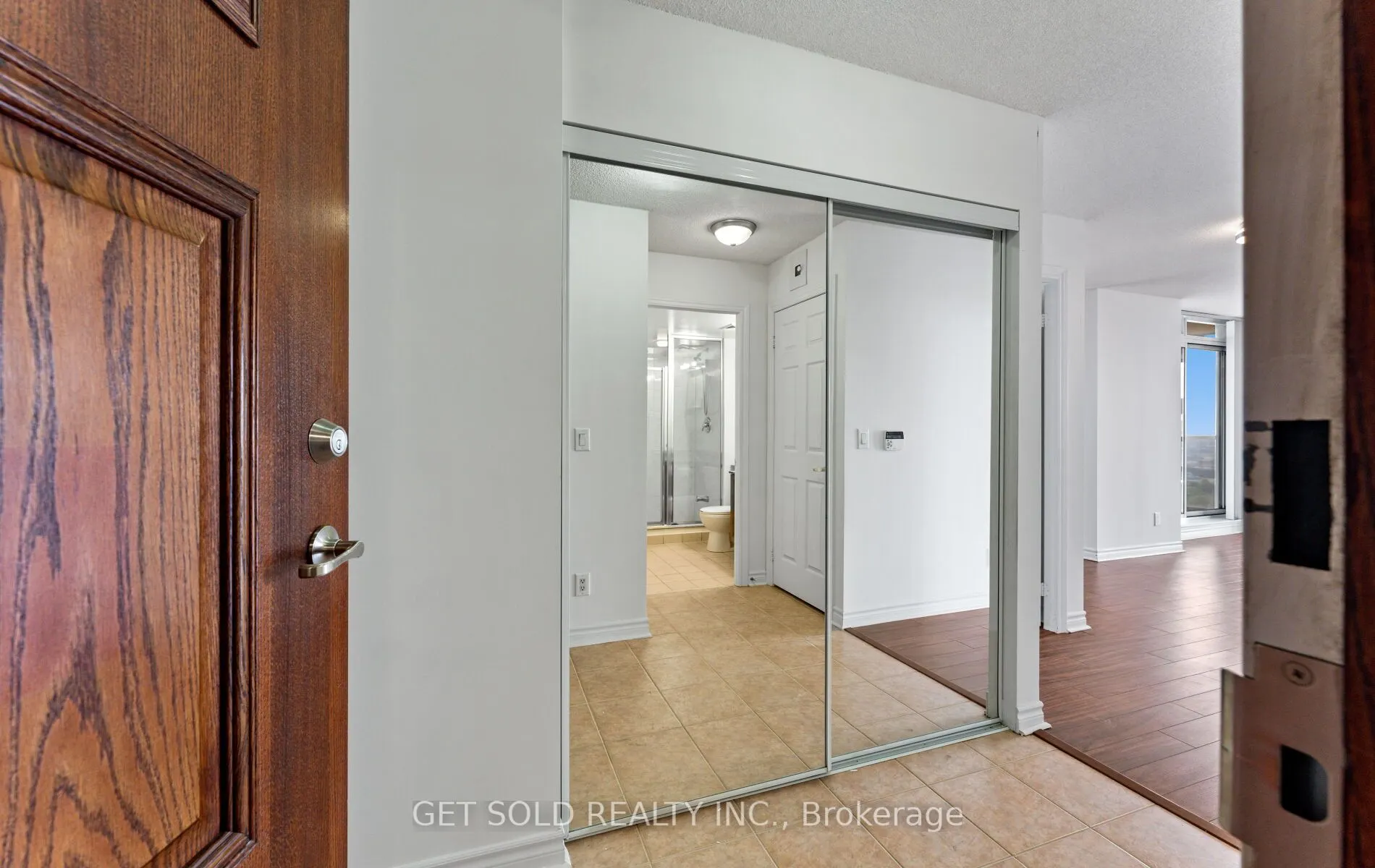 5 Michael Power Place, #LPH03