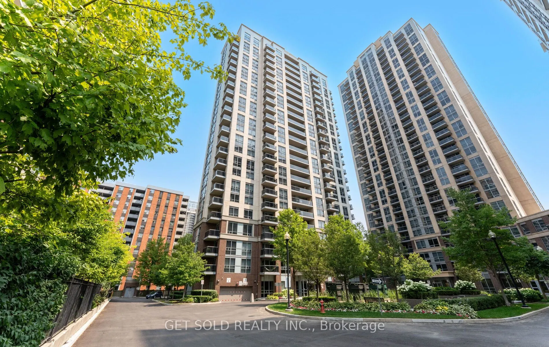 5 Michael Power Place, #LPH03