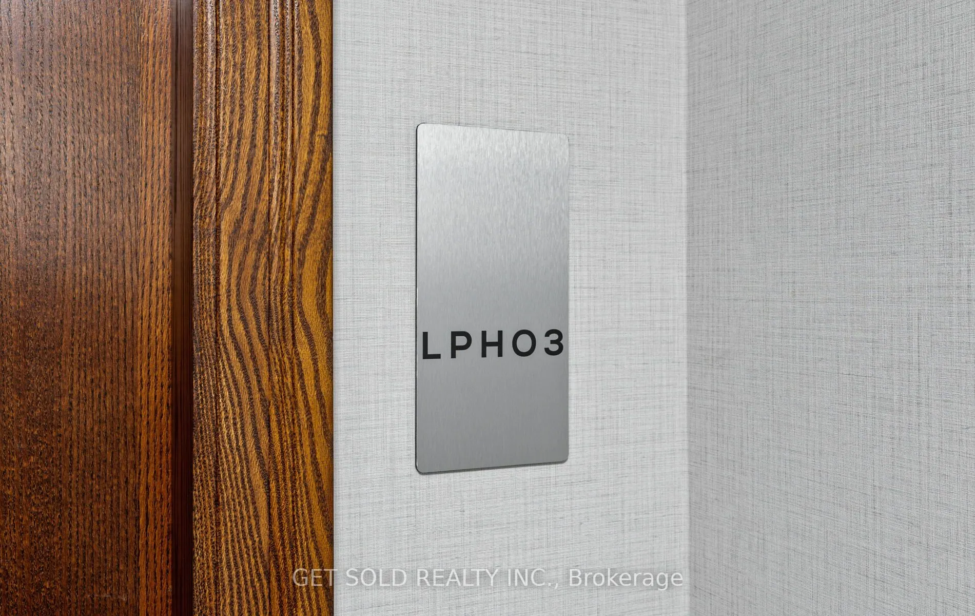 5 Michael Power Place, #LPH03