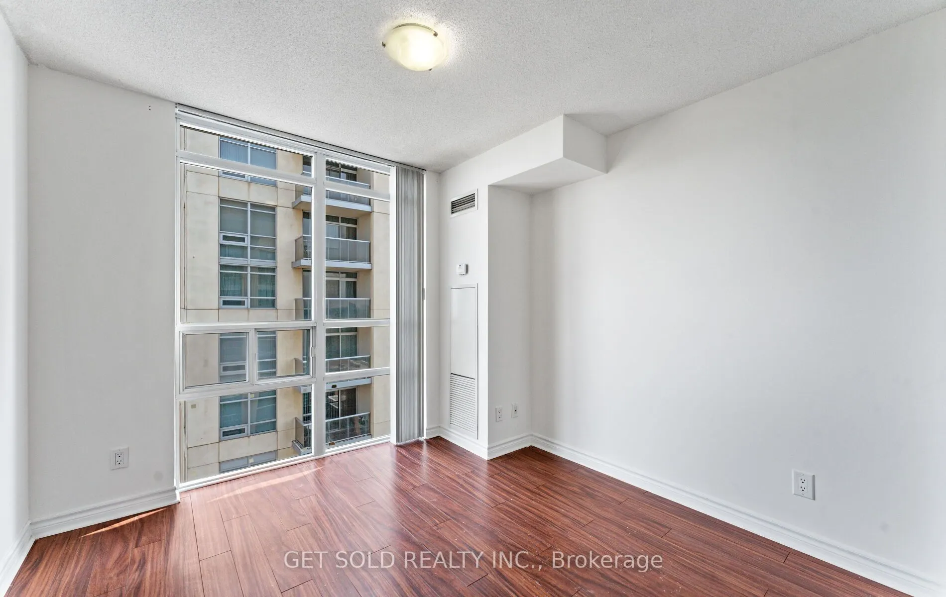 5 Michael Power Place, #LPH03