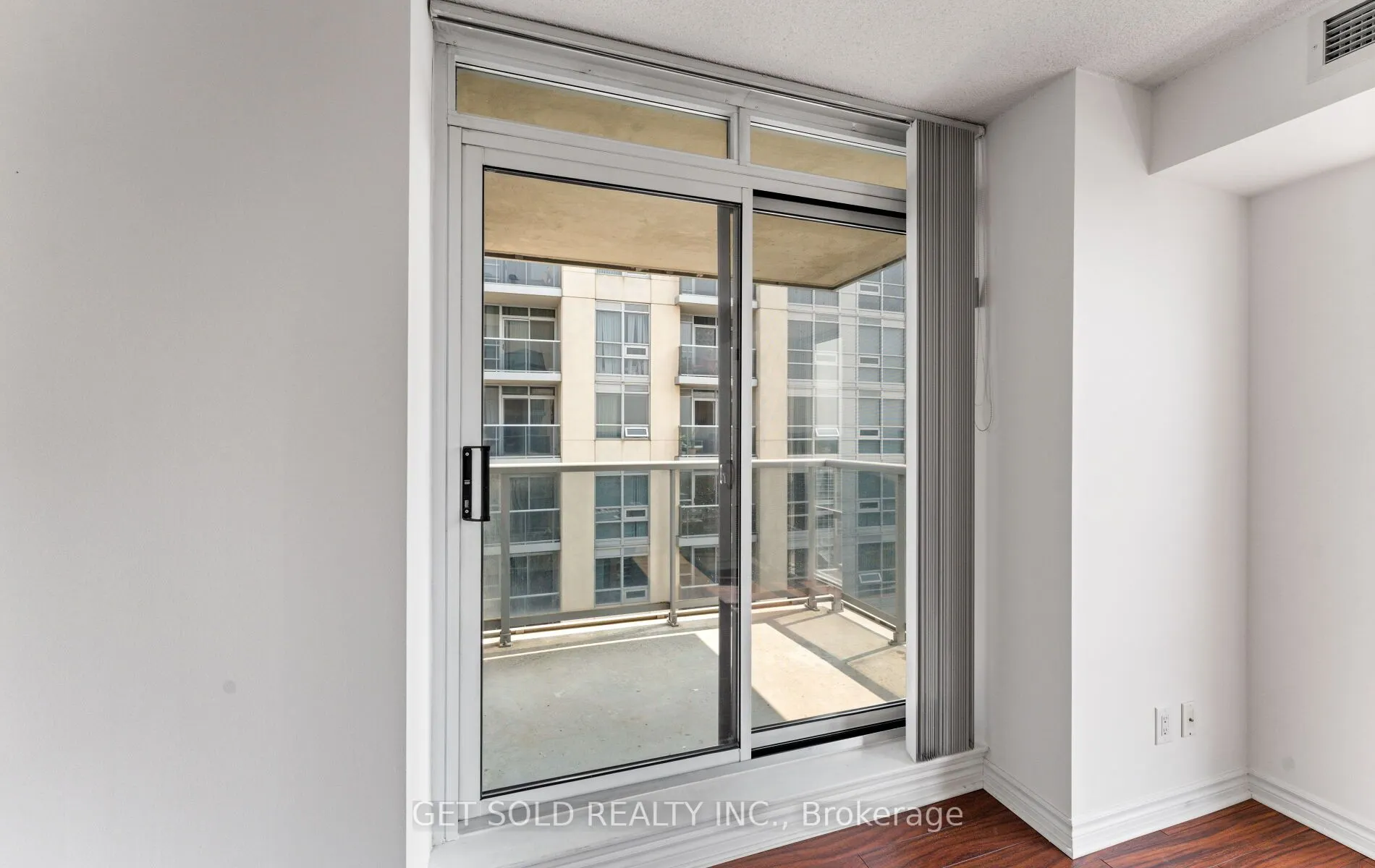 5 Michael Power Place, #LPH03