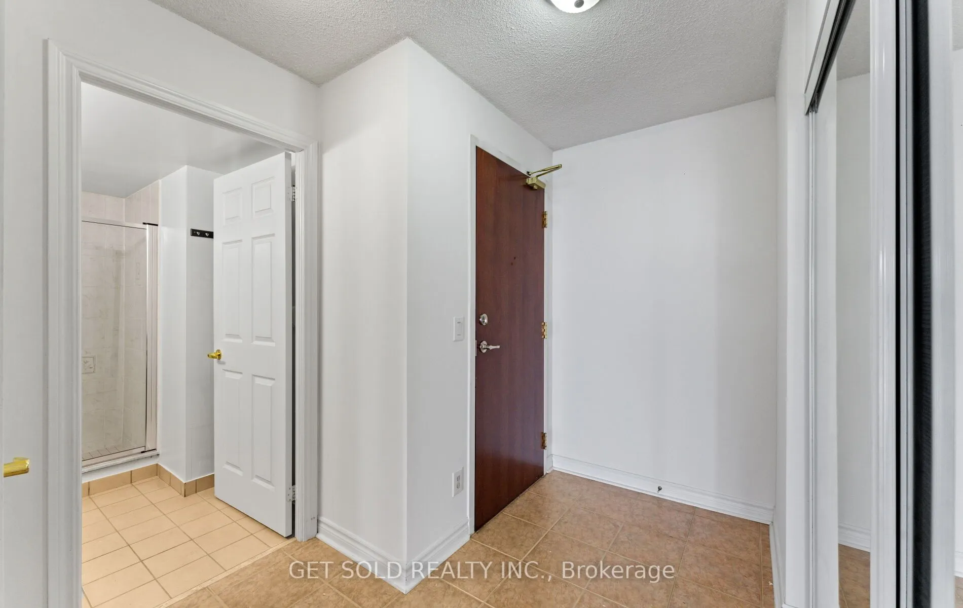 5 Michael Power Place, #LPH03