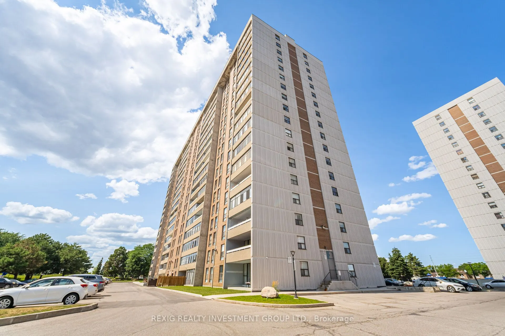 15 Kensington Road, #409