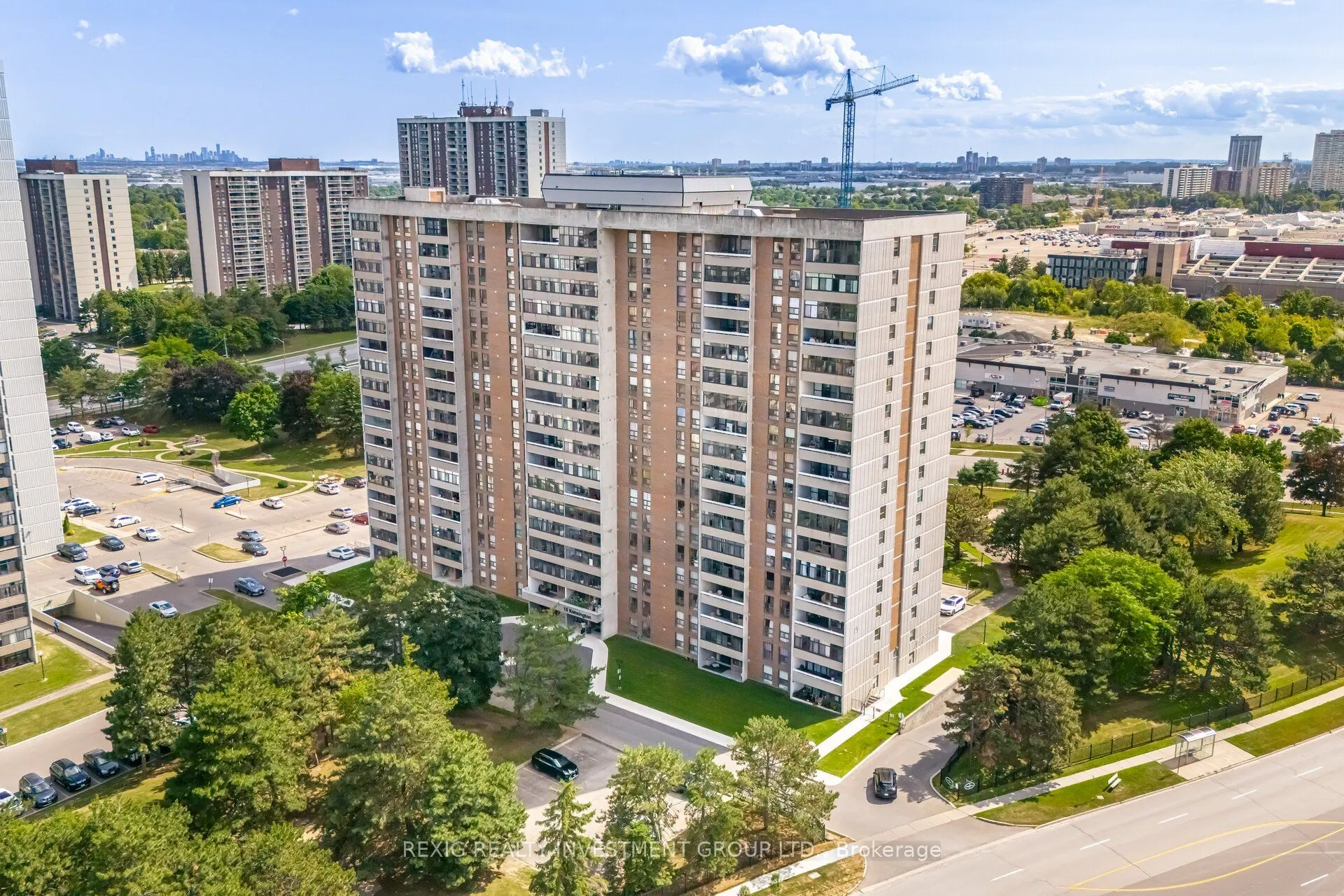 15 Kensington Road, #409