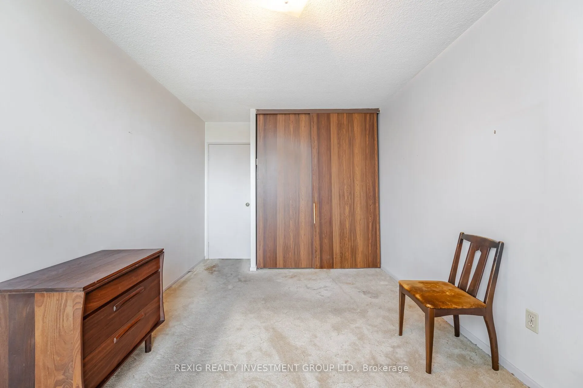 15 Kensington Road, #409