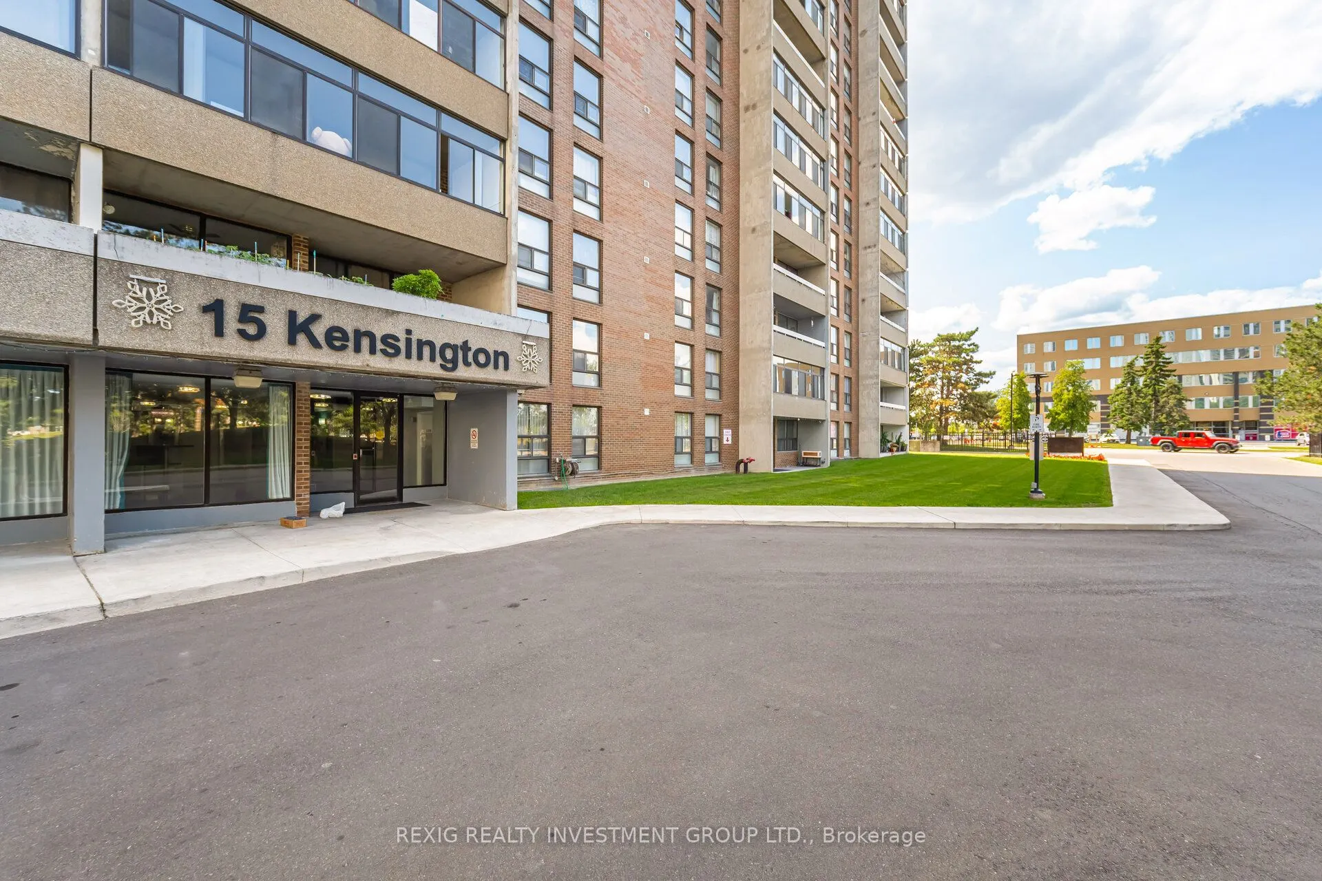 15 Kensington Road, #409
