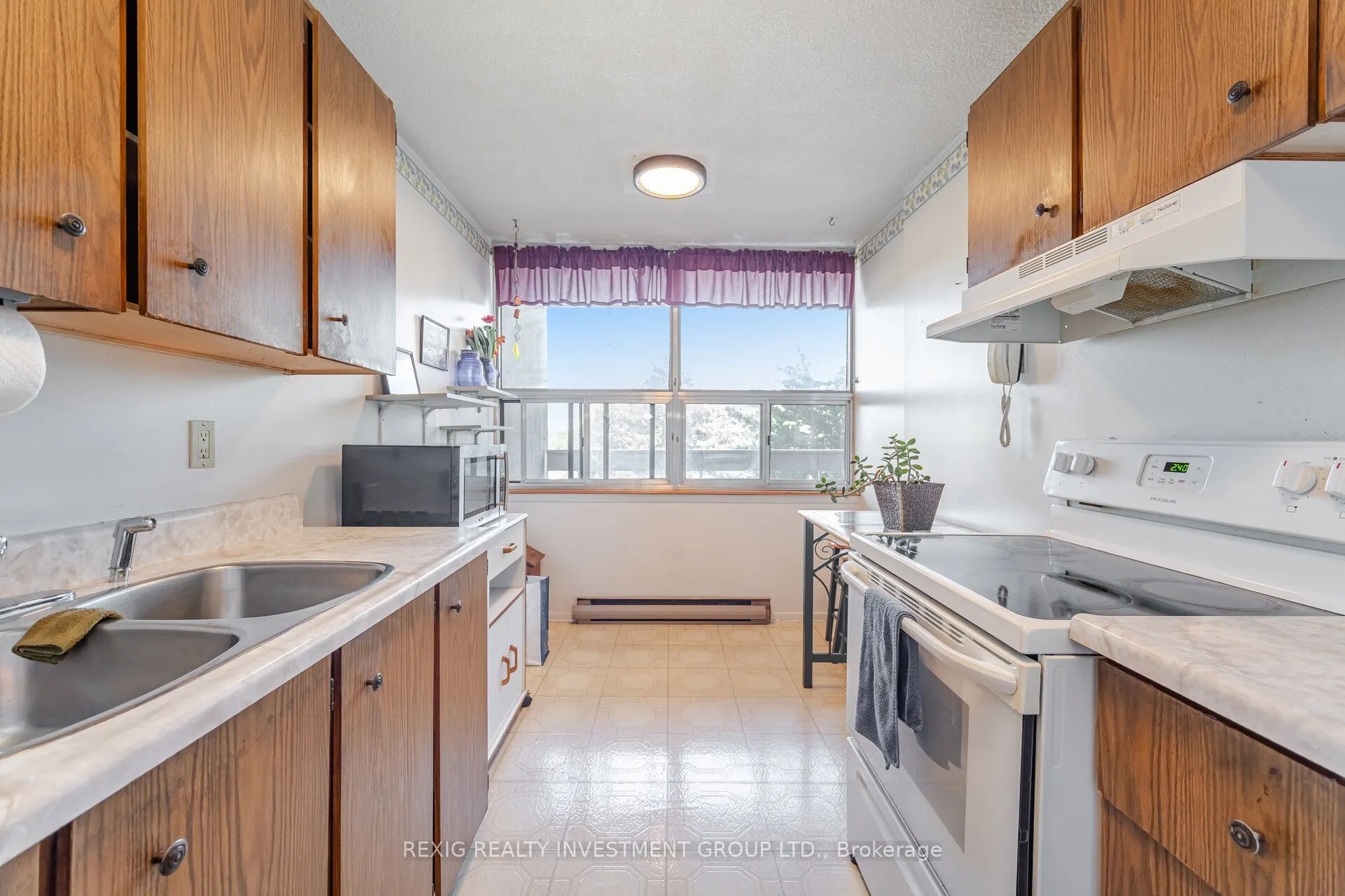 15 Kensington Road, #409