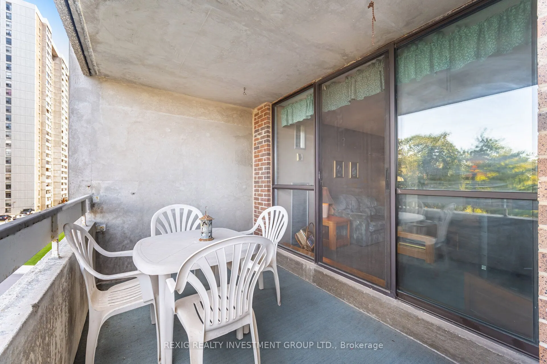 15 Kensington Road, #409