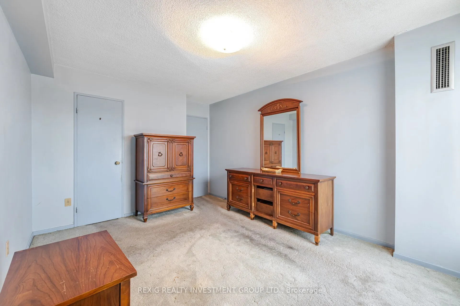 15 Kensington Road, #409