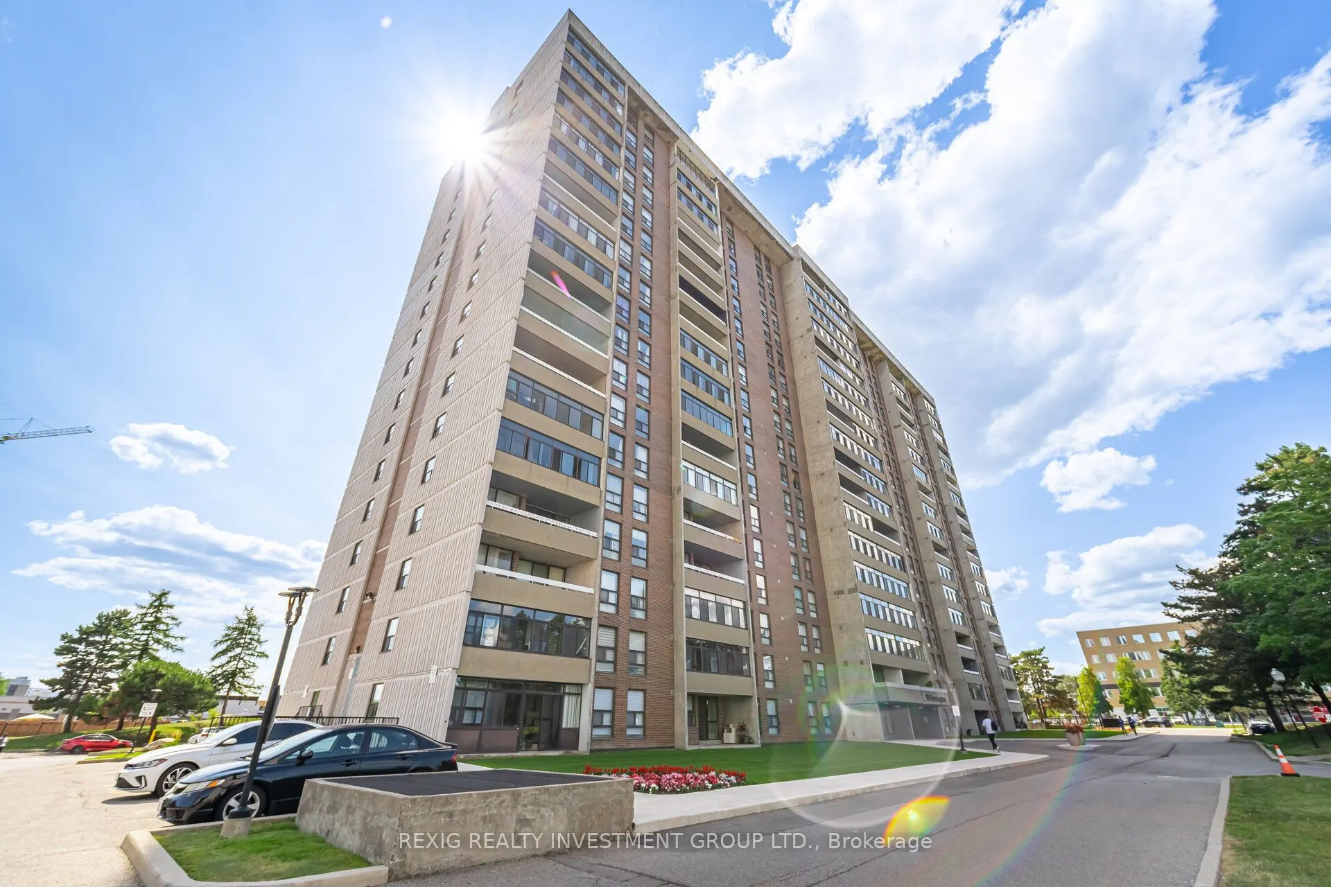 15 Kensington Road, #409