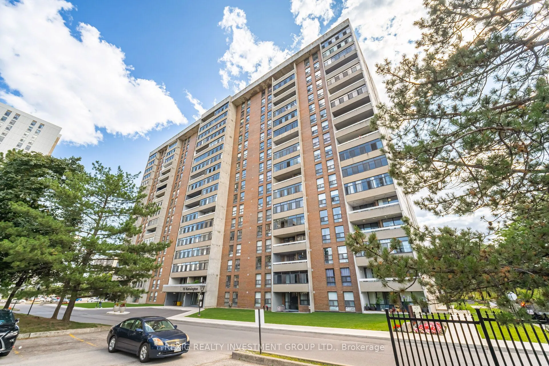 15 Kensington Road, #409