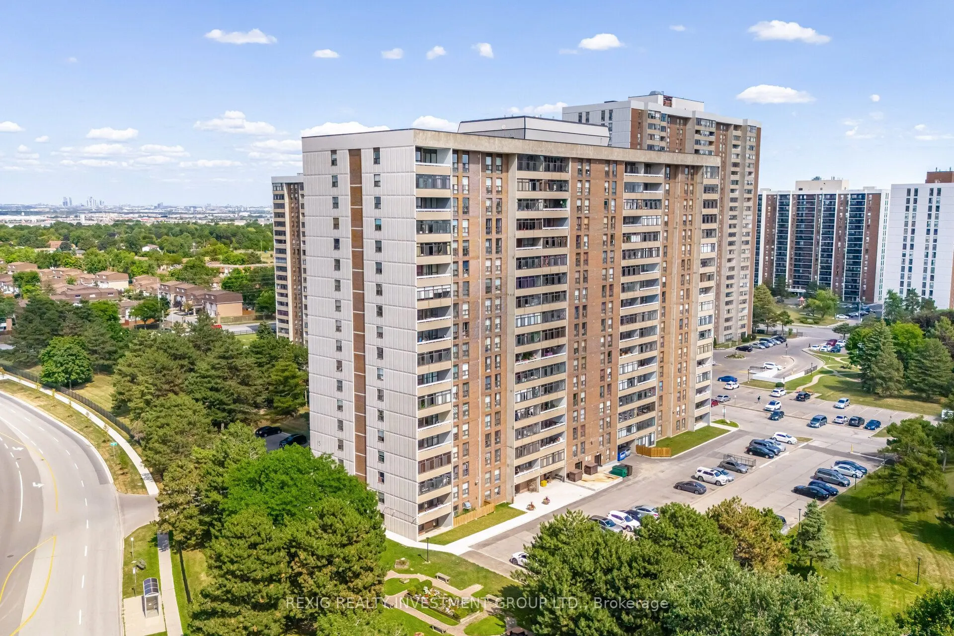 15 Kensington Road, #409