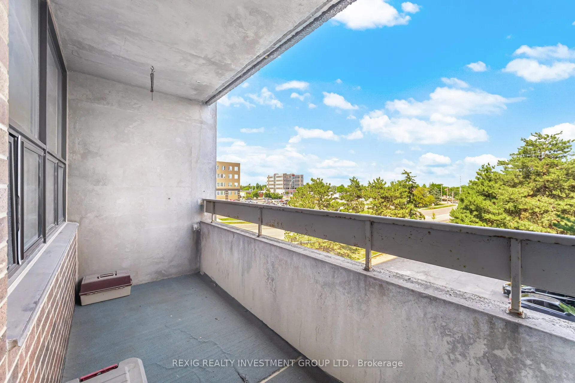 15 Kensington Road, #409