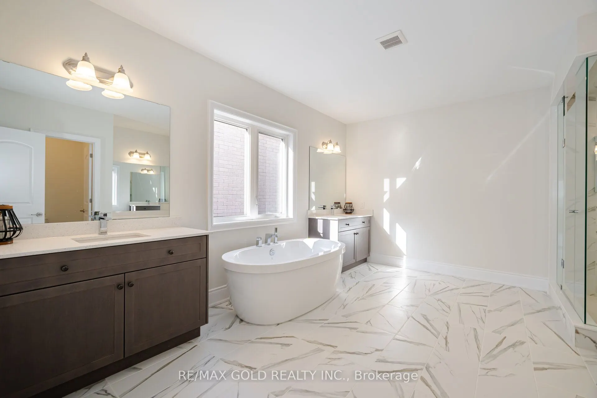 82 Raspberry Ridge Avenue