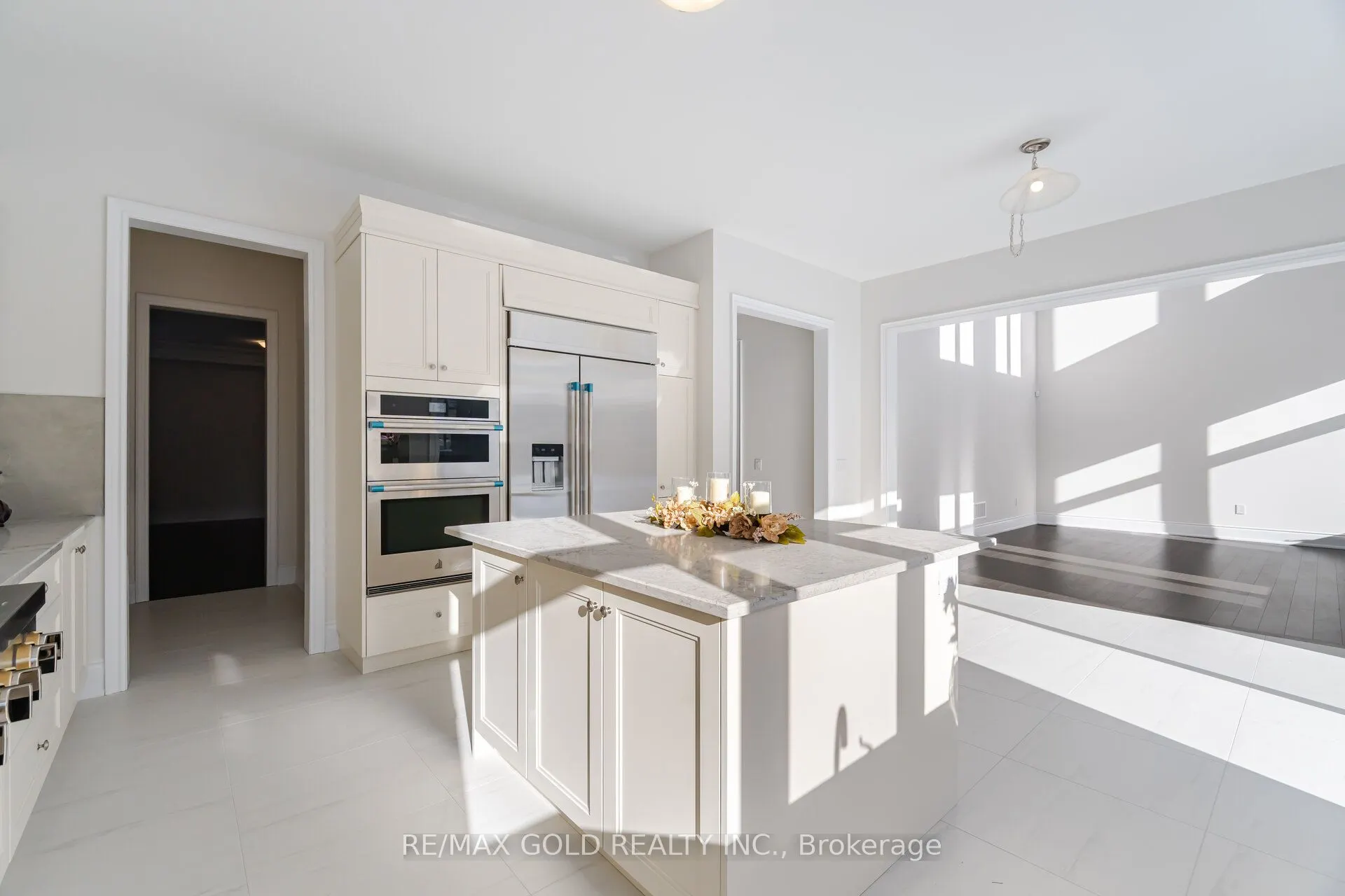 82 Raspberry Ridge Avenue