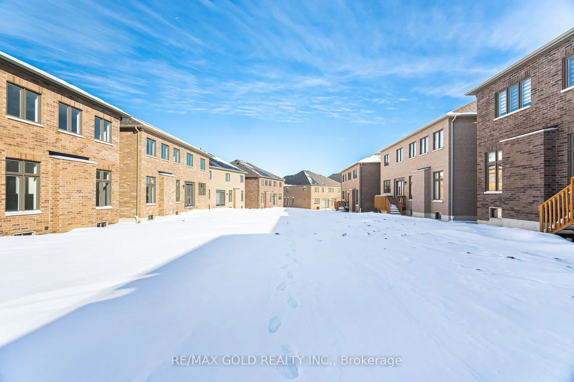 82 Raspberry Ridge Avenue
