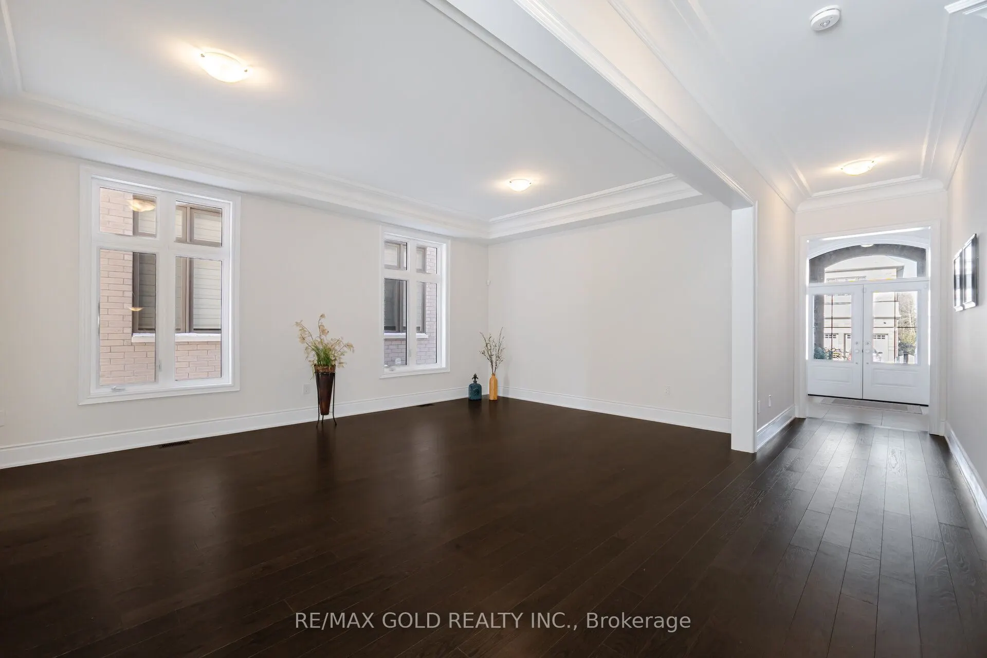 82 Raspberry Ridge Avenue