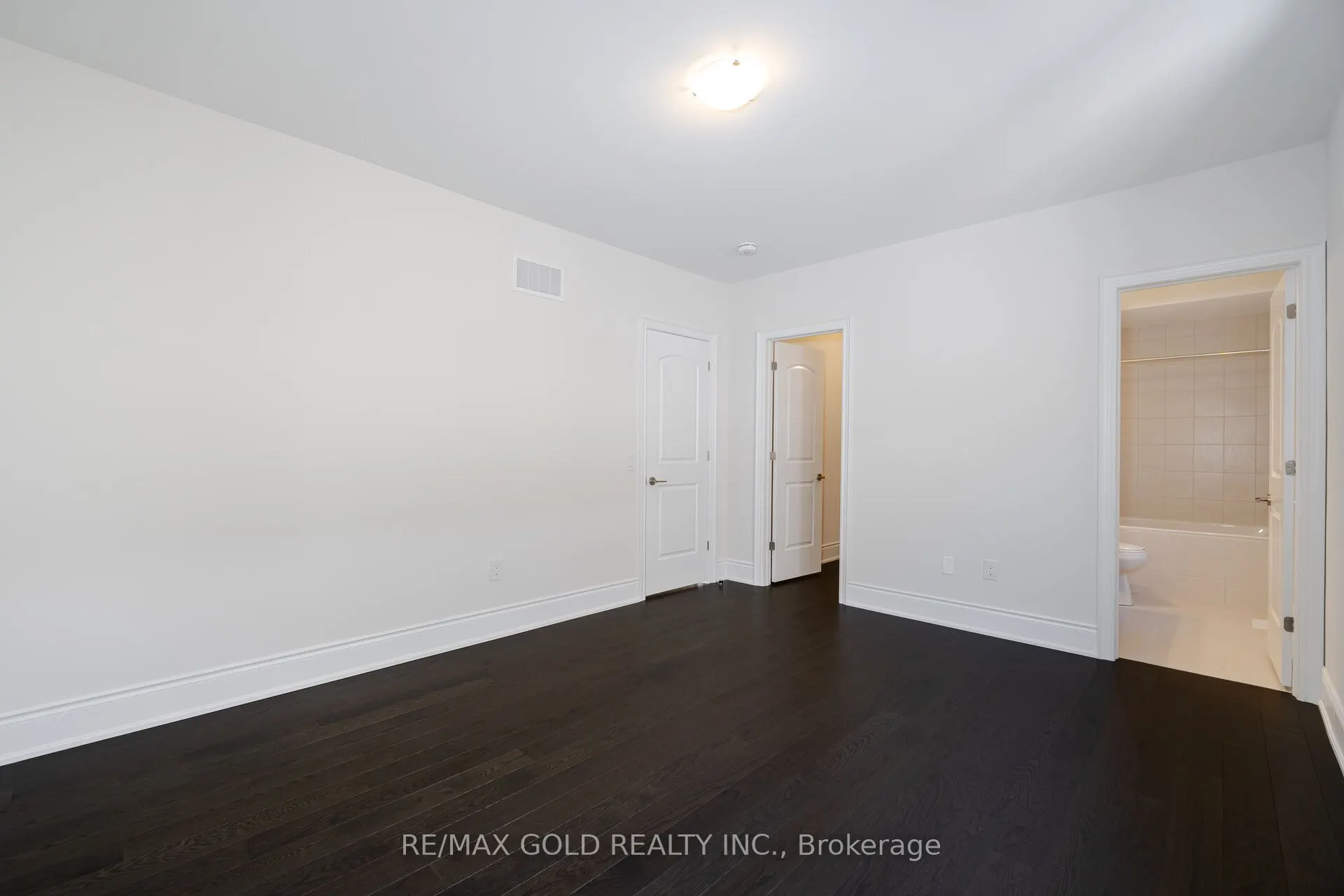 82 Raspberry Ridge Avenue