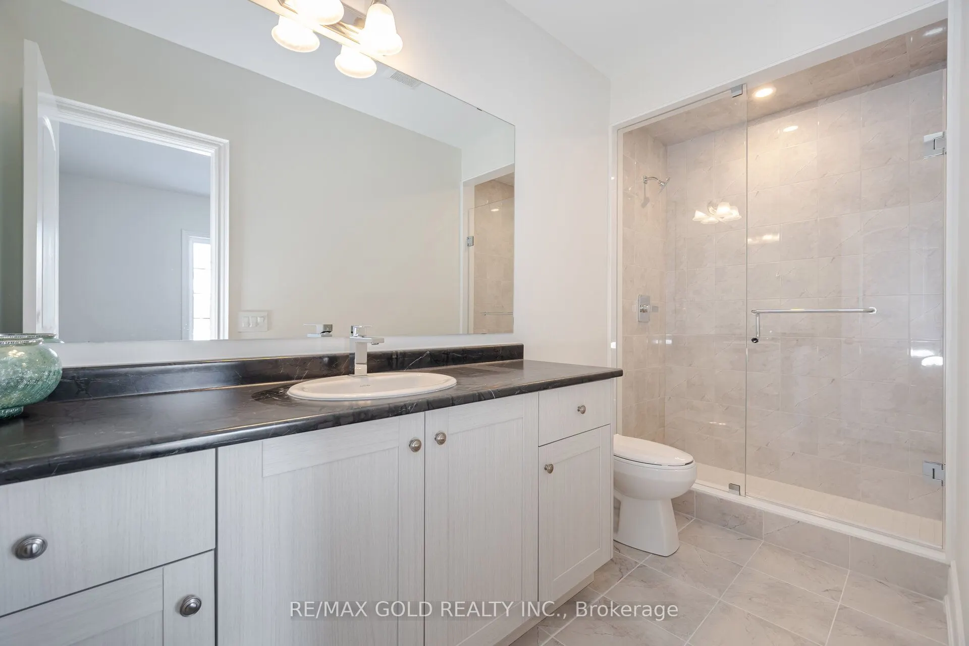 82 Raspberry Ridge Avenue