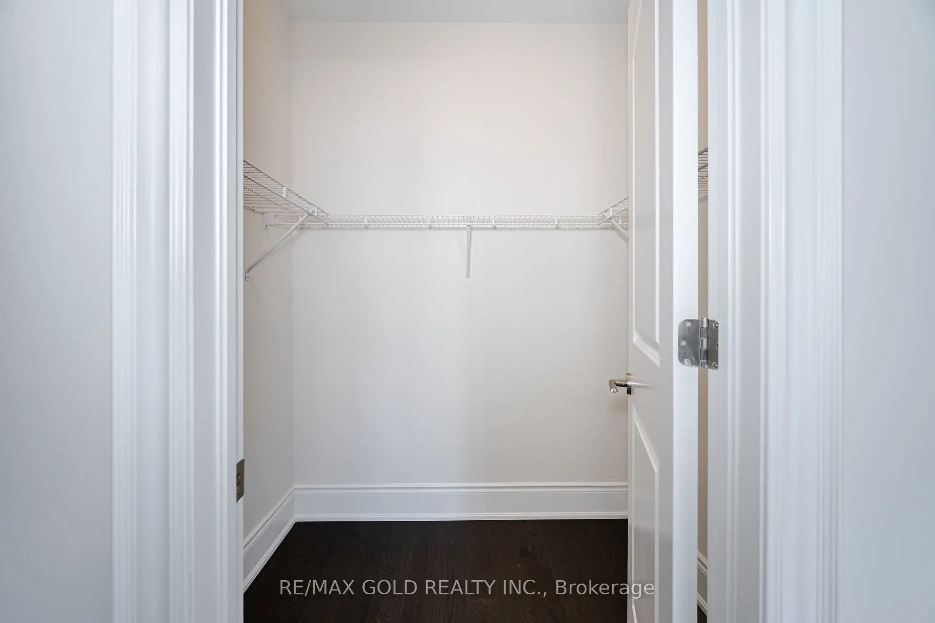 82 Raspberry Ridge Avenue