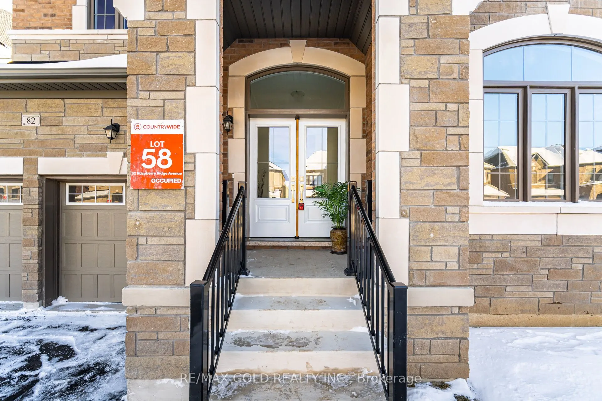 82 Raspberry Ridge Avenue