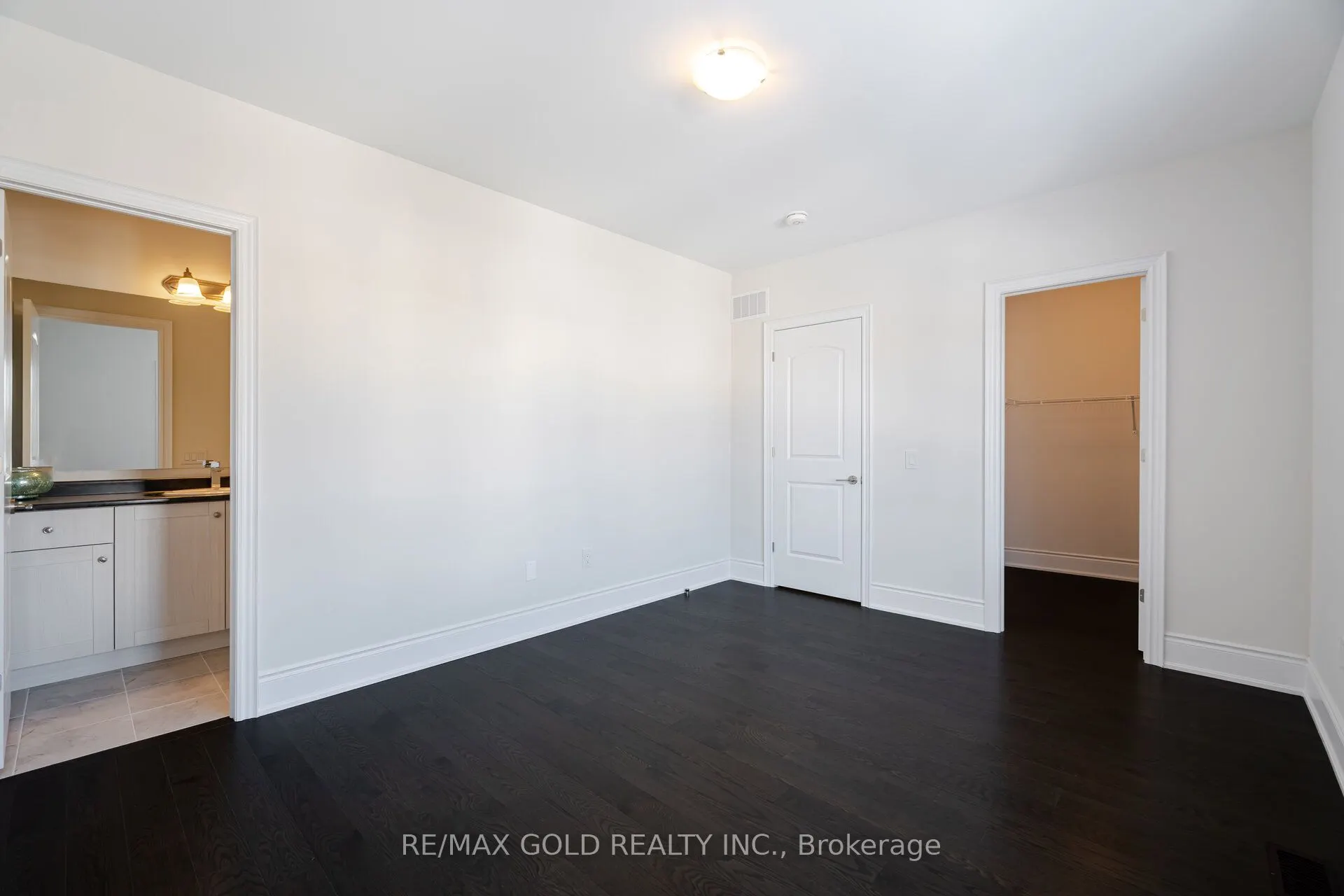 82 Raspberry Ridge Avenue