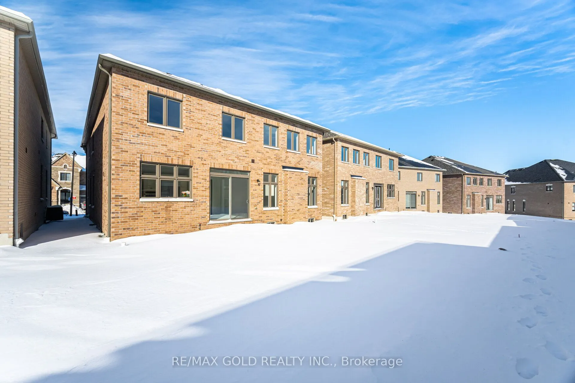 82 Raspberry Ridge Avenue