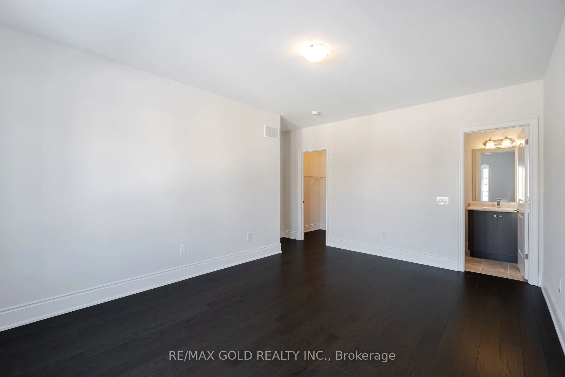 82 Raspberry Ridge Avenue