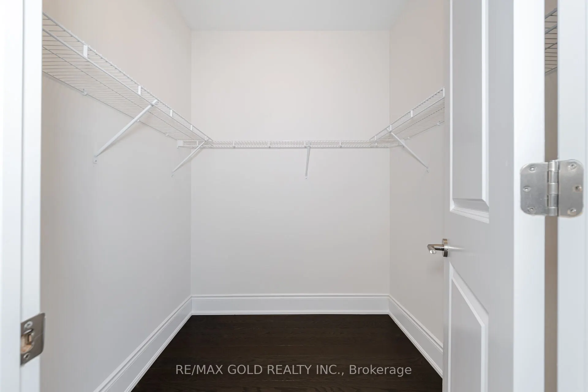 82 Raspberry Ridge Avenue