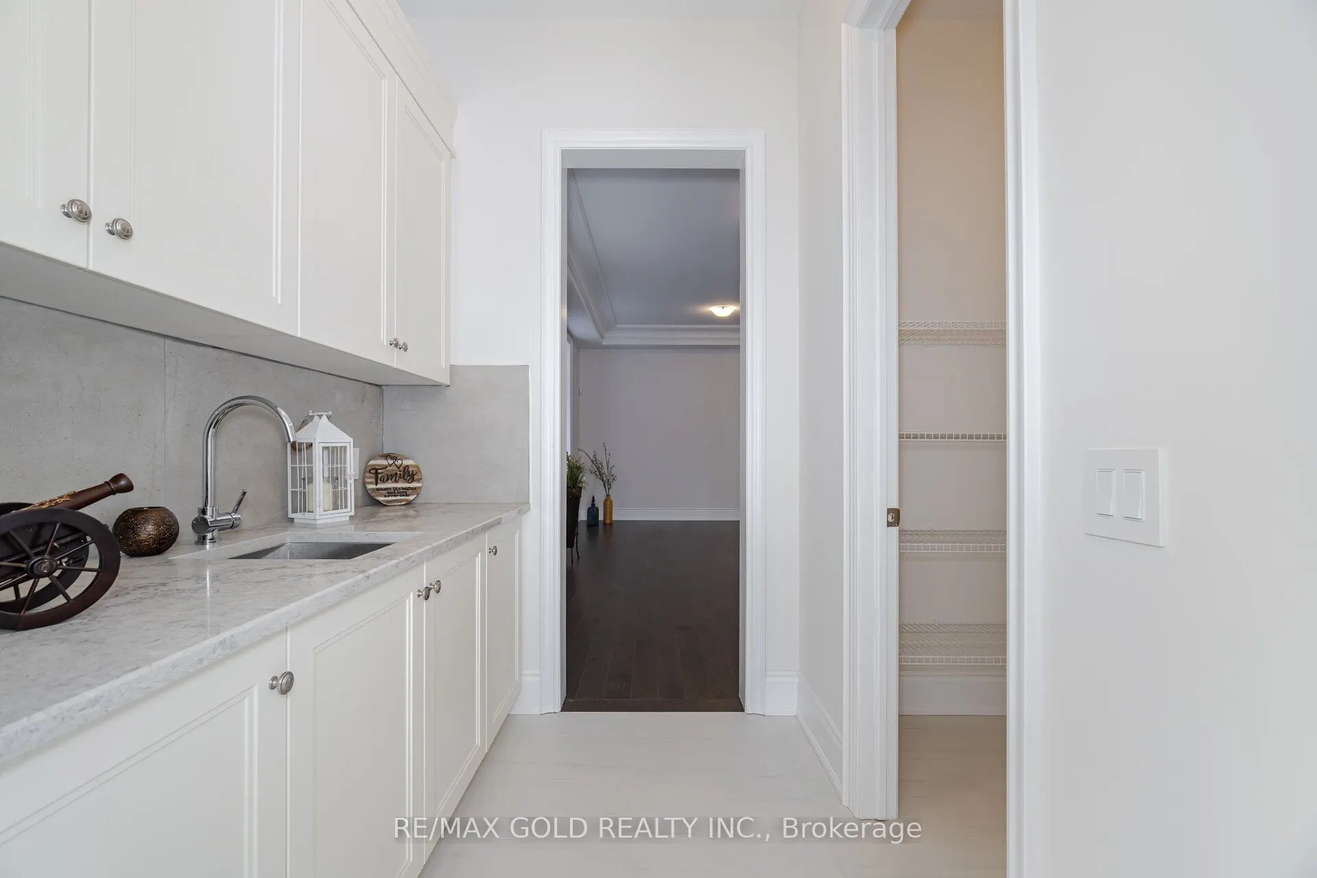 82 Raspberry Ridge Avenue