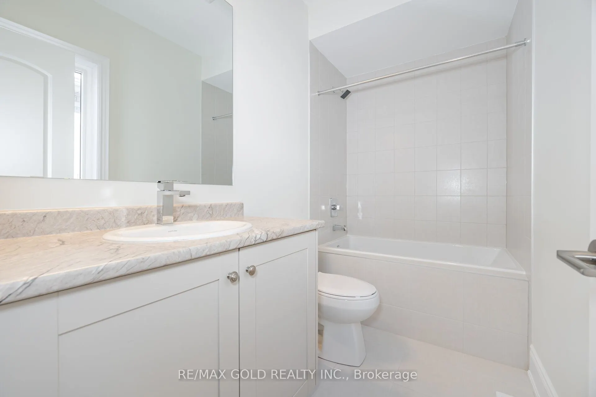 82 Raspberry Ridge Avenue