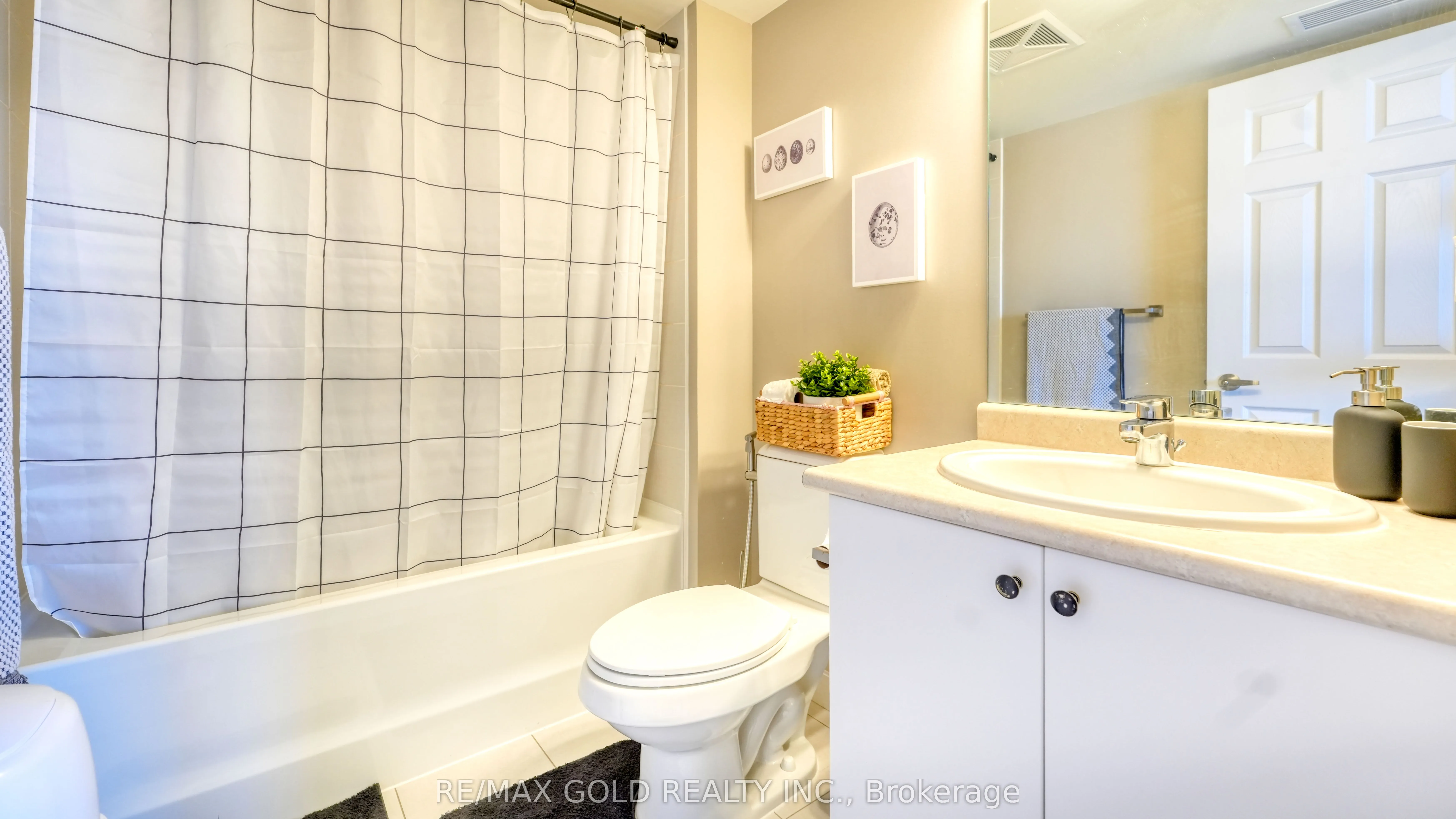 716 Main Street, #7