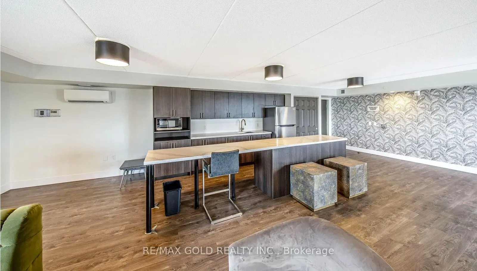 716 Main Street, #7