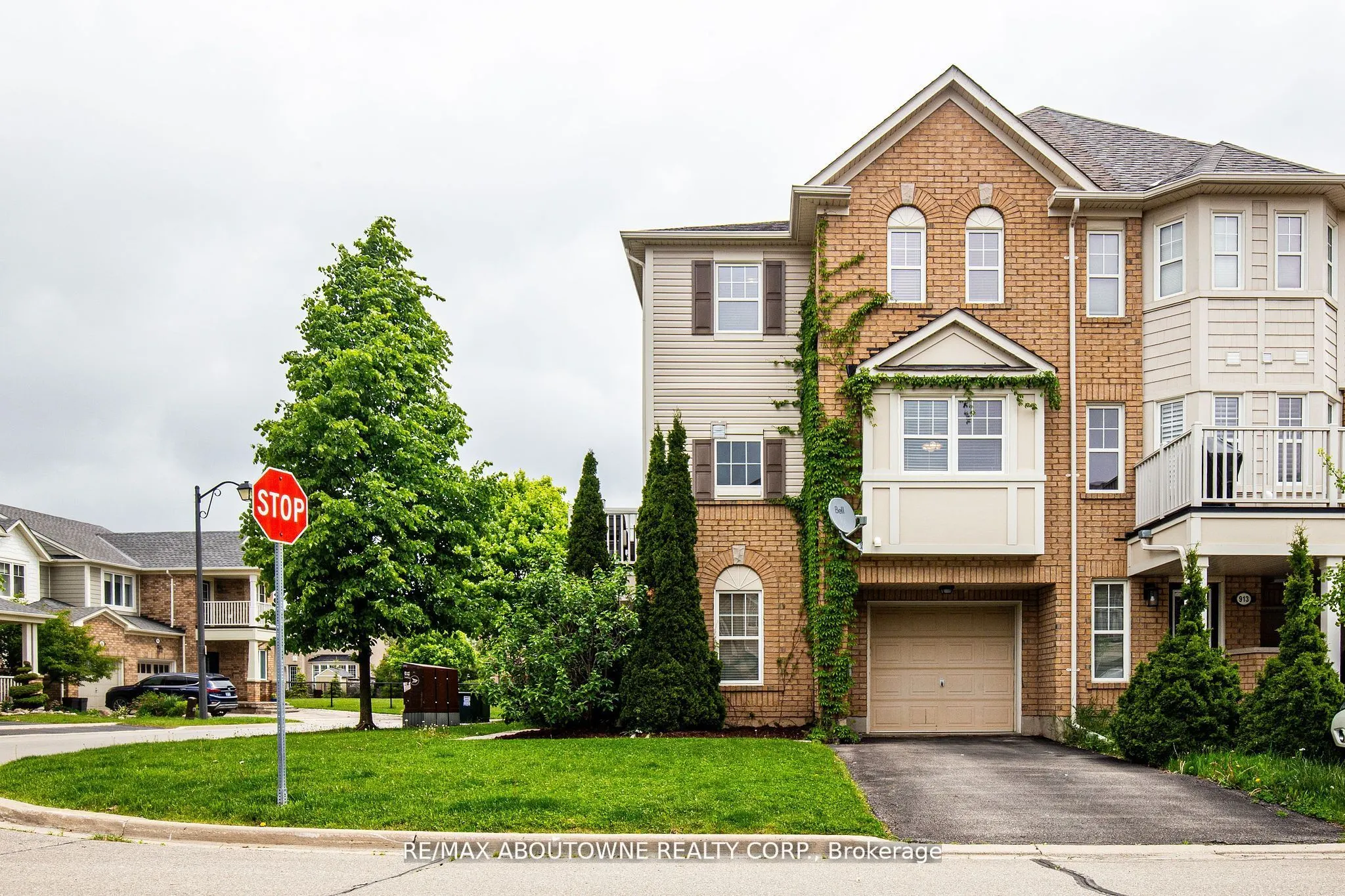 911 Deverell Place