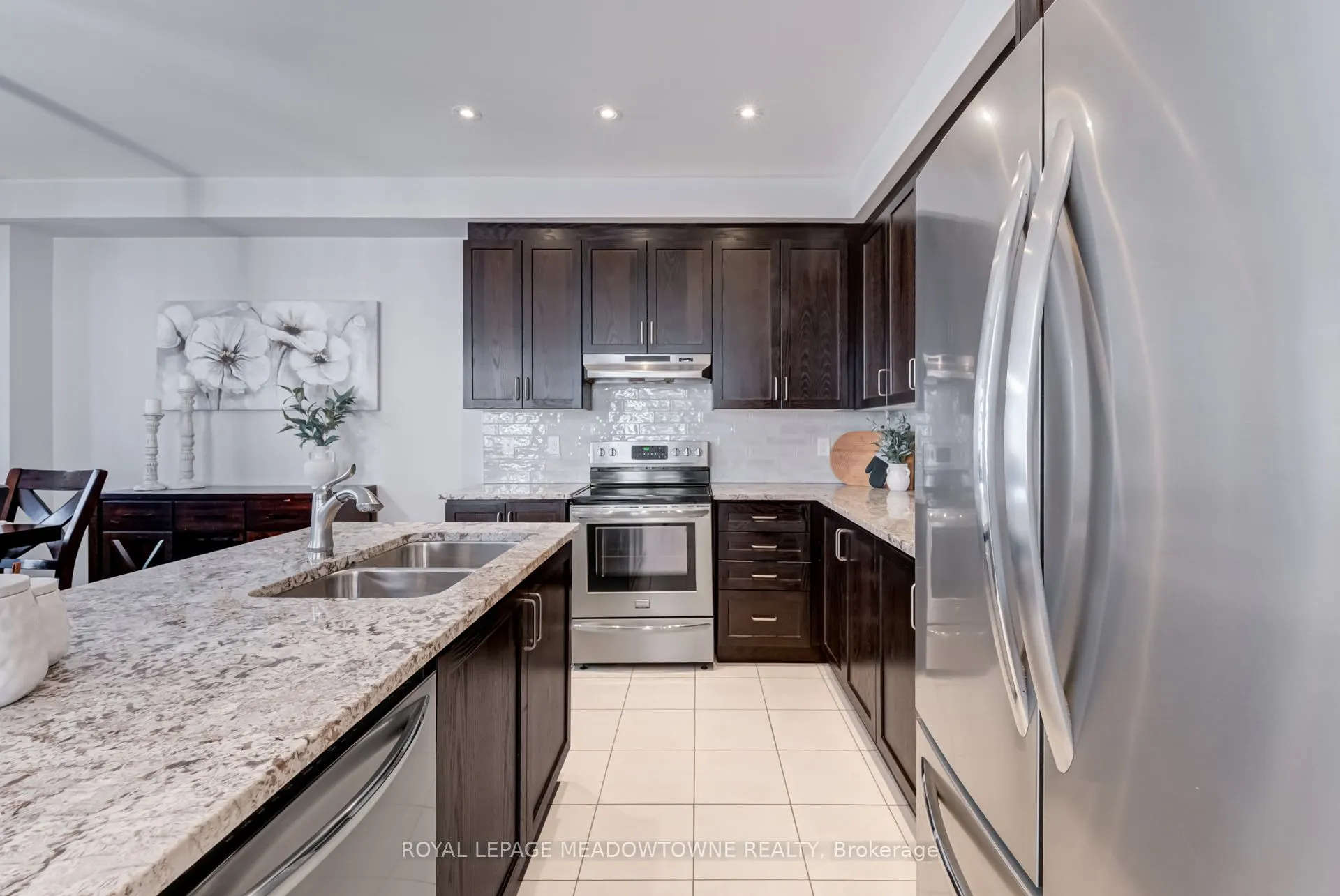43 Ridgegate Crescent