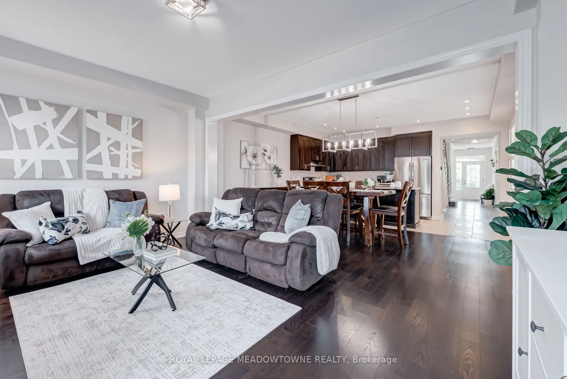 43 Ridgegate Crescent