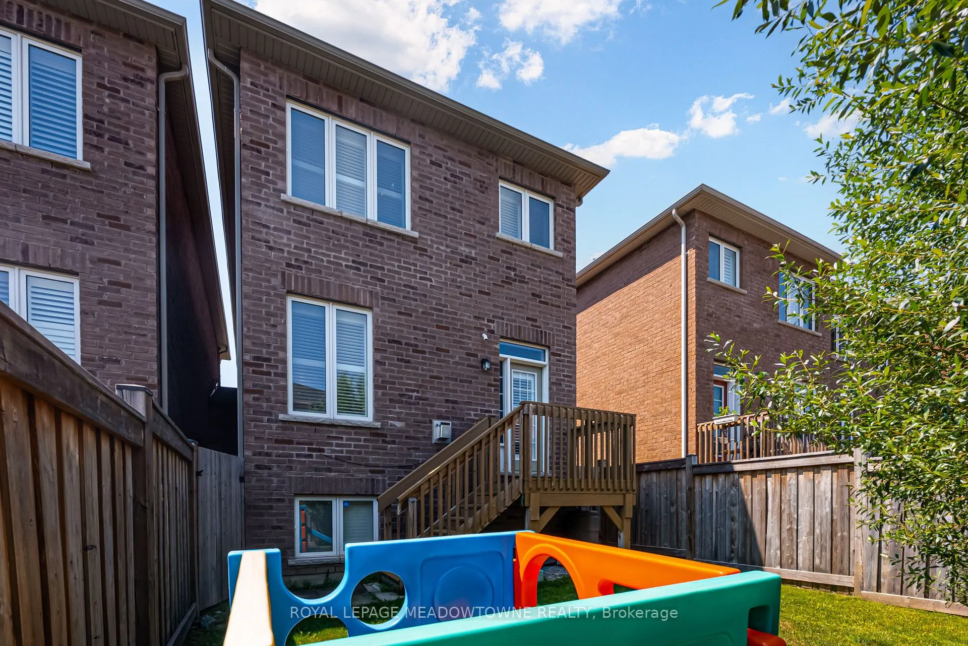 43 Ridgegate Crescent