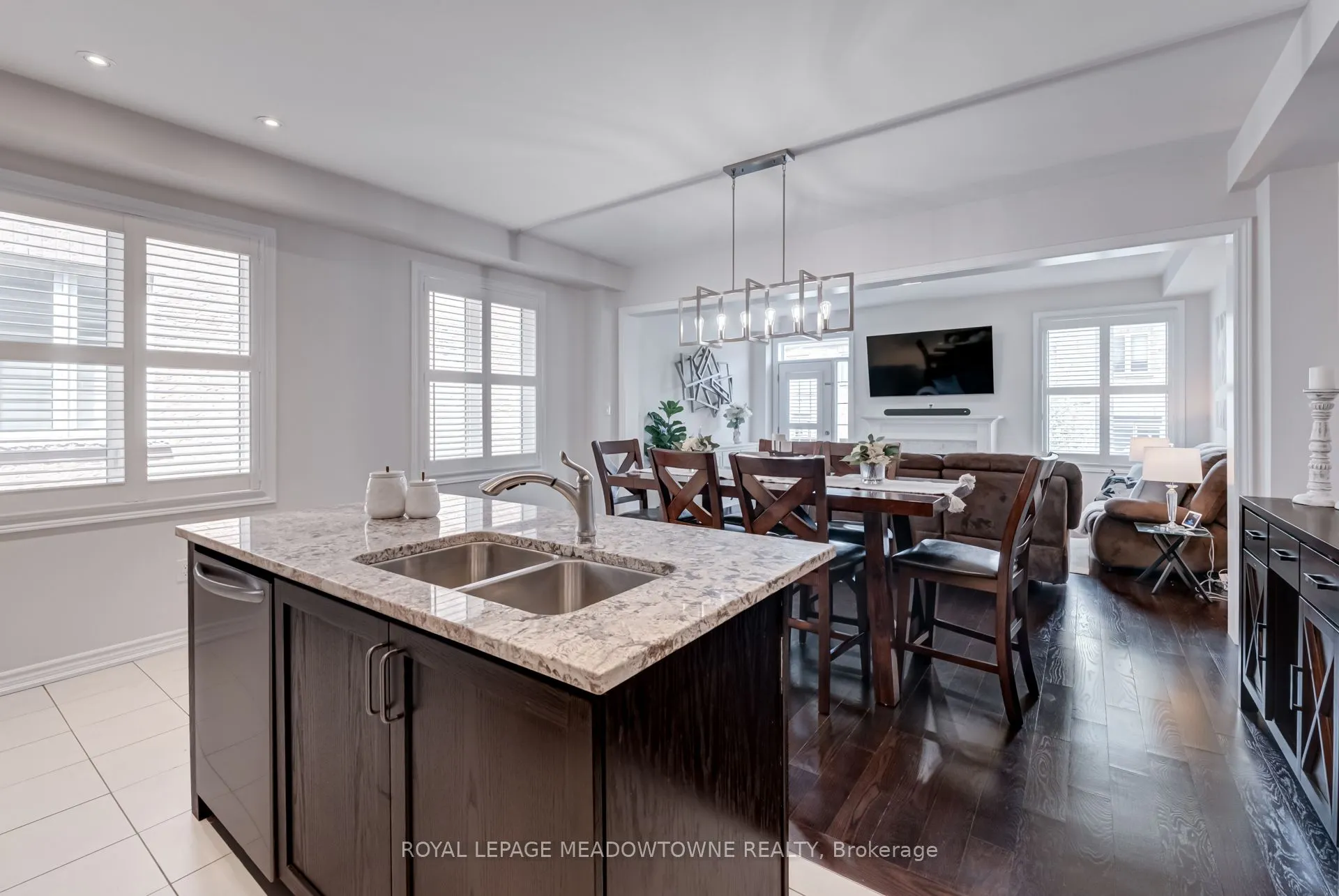 43 Ridgegate Crescent