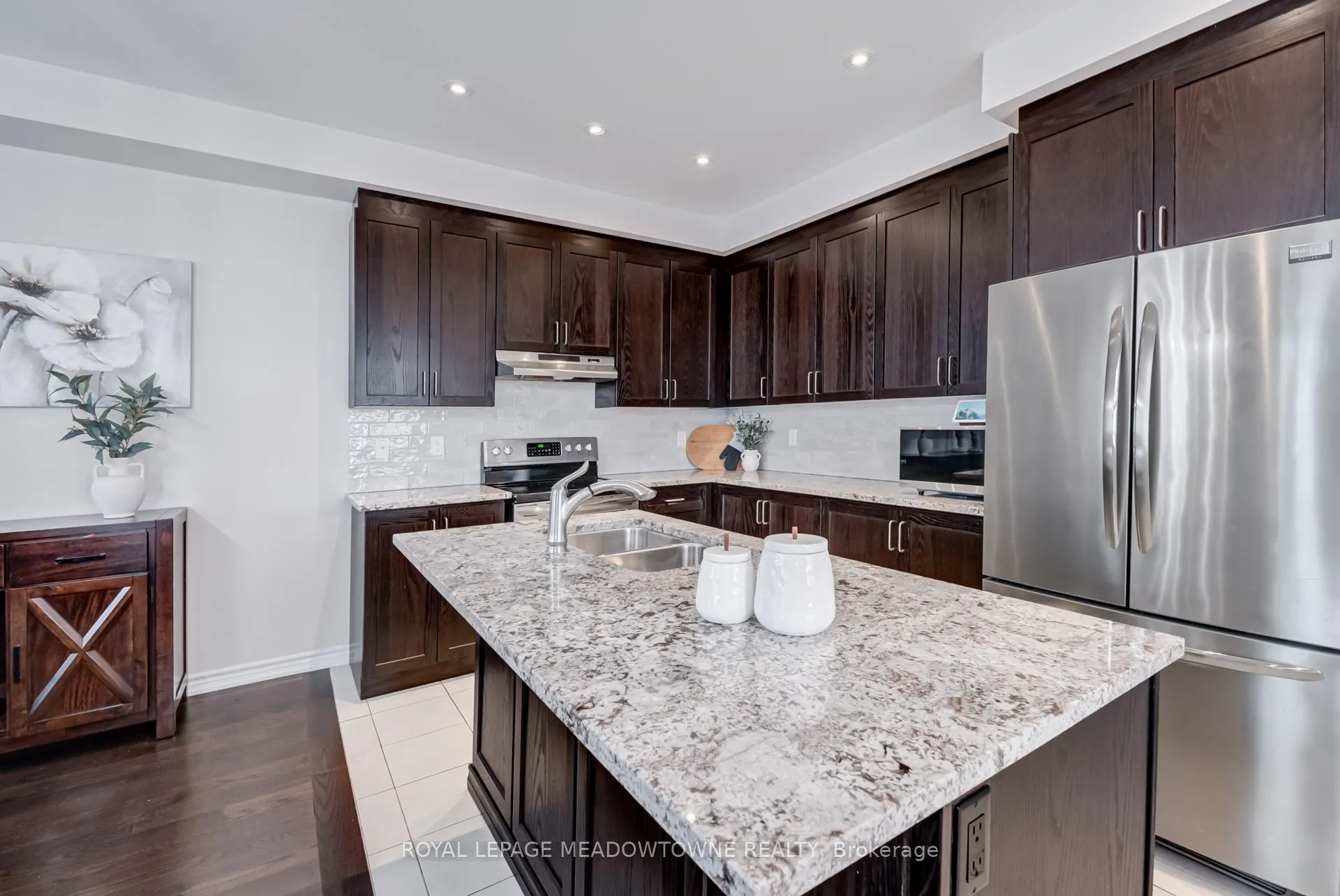 43 Ridgegate Crescent