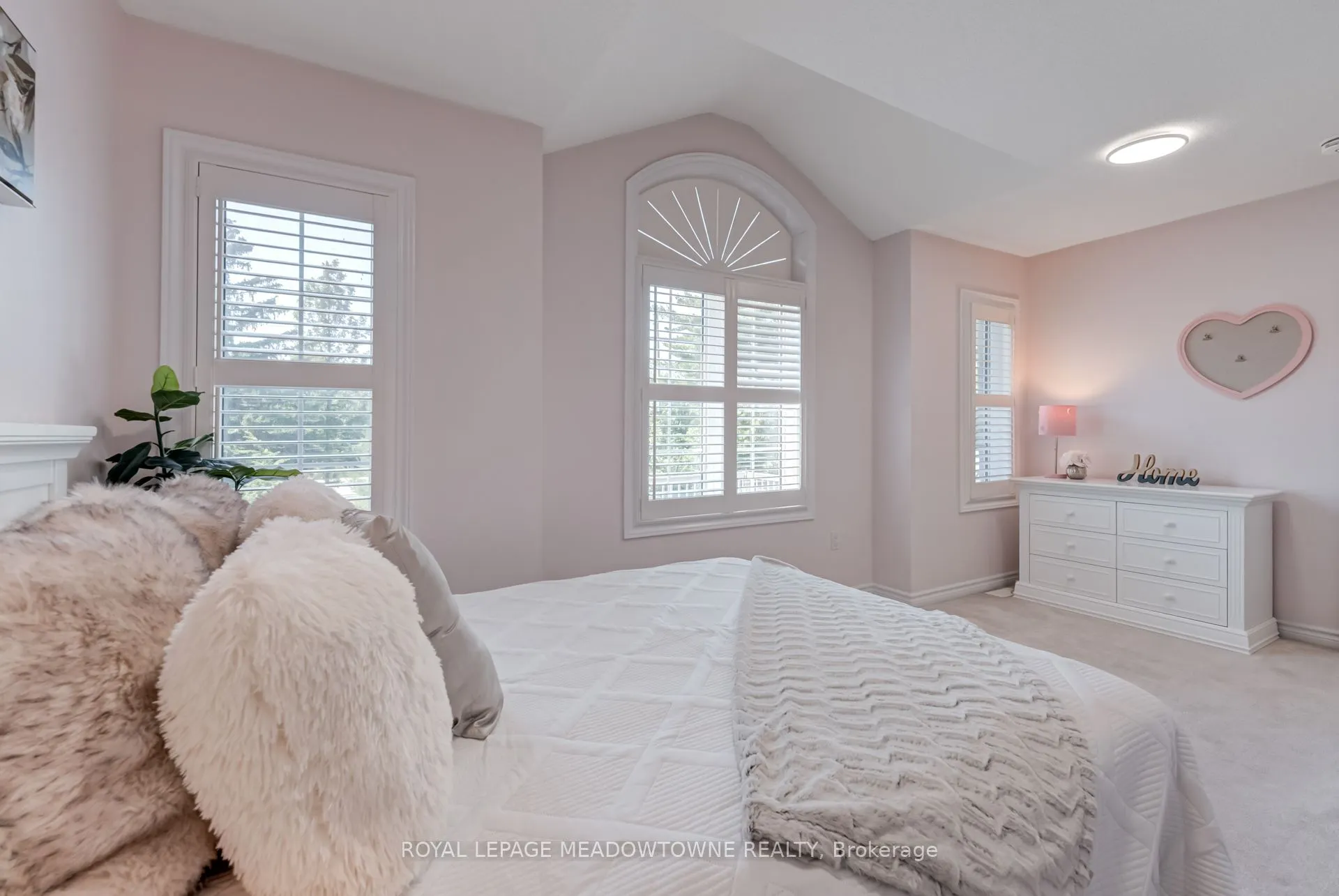 43 Ridgegate Crescent