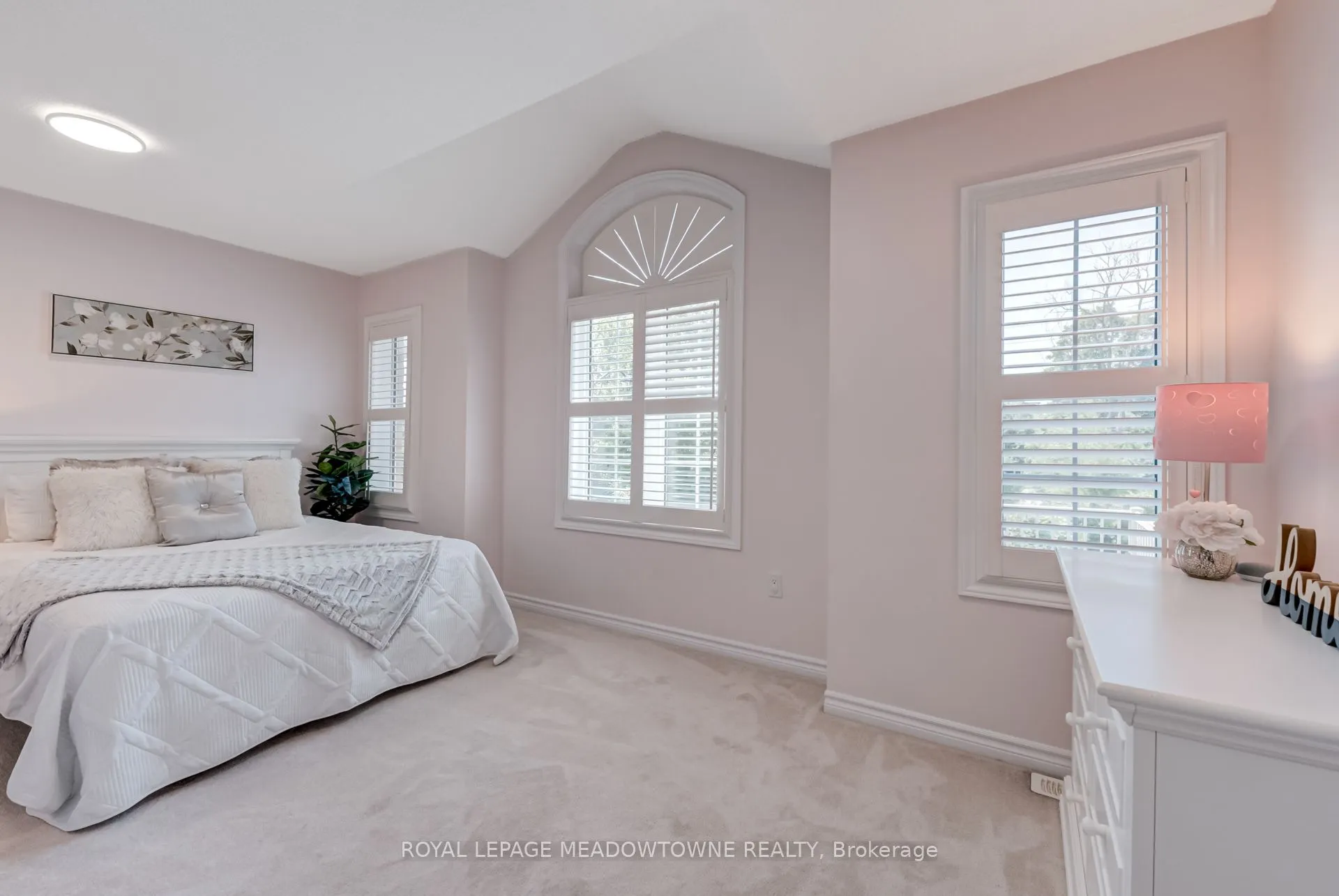 43 Ridgegate Crescent